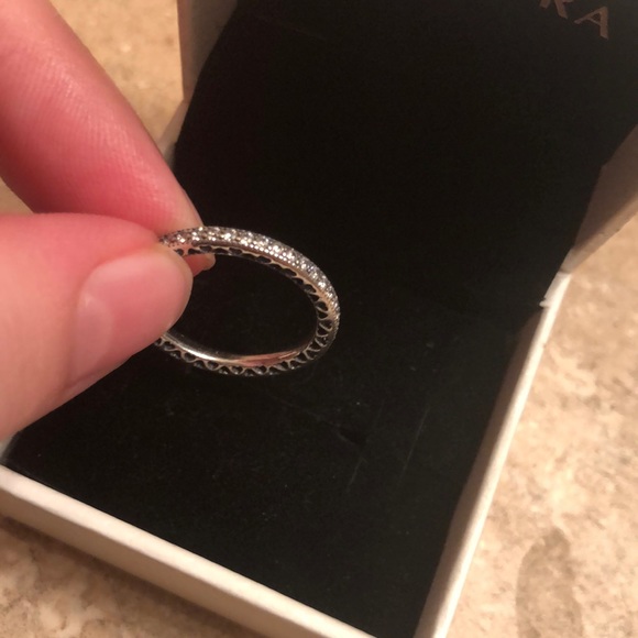GORGEOUS pandora ring. - Picture 3 of 7